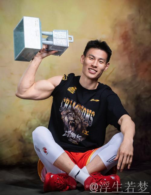 迅猛突破!@林秉圣Nelson 持球突破防线,灵活切入内线,强势造犯规完成2+1! 迅猛突破!@林秉圣Nelson 持球突破防线,灵活切入内线,强势造犯规完成2+1!